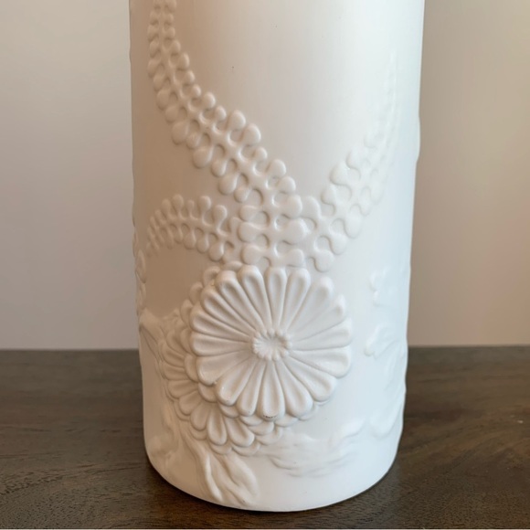 Kaiser Vase White Bisque Peacock Birds Flowers Made Germany Vintage 467/27 Tall - Picture 6 of 12